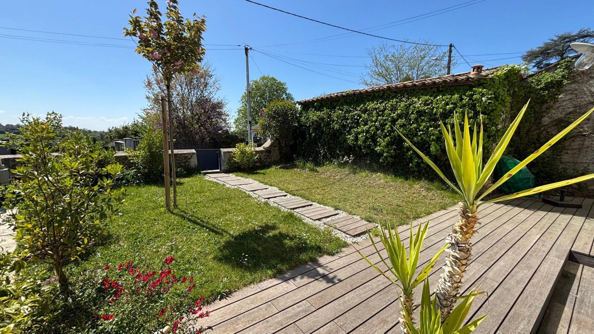 Maison De Charme Avec Jardin Et Terrasse Camblanes-et-Meynac Экстерьер фото